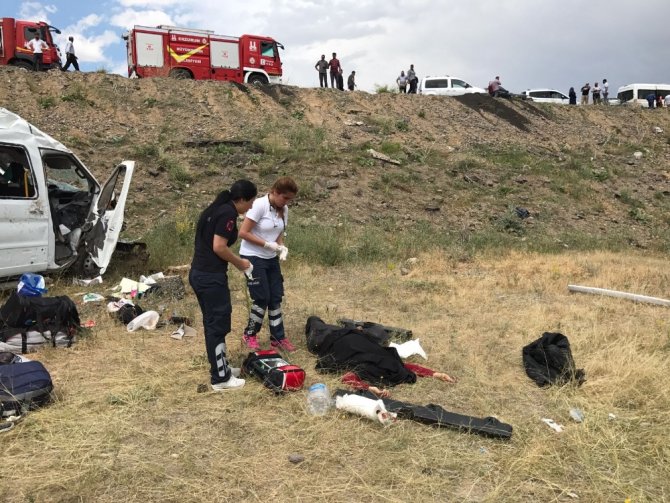 Düğün Yolunda Feci Kaza: 1 Ölü, 10 Yaralı