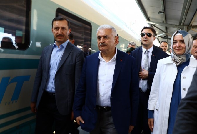 Başbakan Yıldırım Yüksek Hızlı Trenle Seyahat Etti