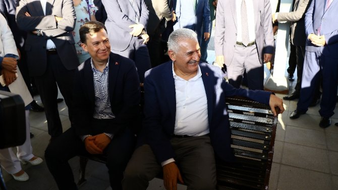 Başbakan Yıldırım Yüksek Hızlı Trenle Seyahat Etti