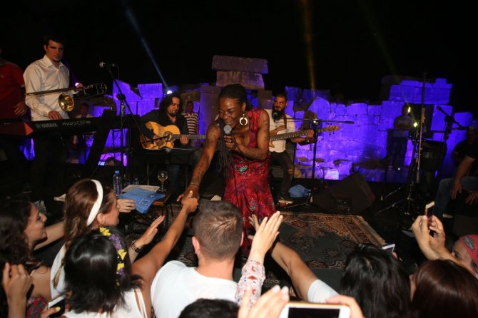 Buika’dan Ay Işığında Muhteşem Konser