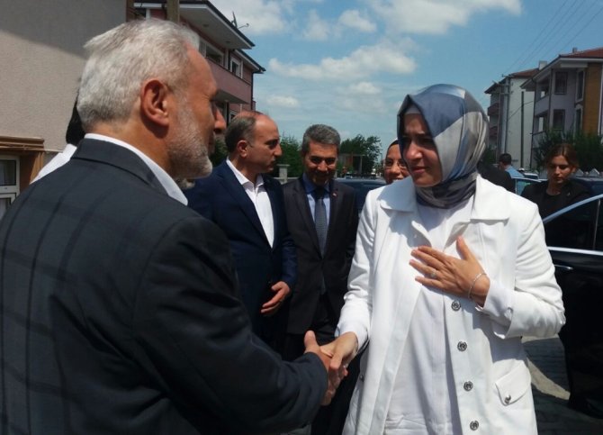 Bakan Kaya Şehit Kaymakam Safitürk’ün Evini Ziyaret Etti
