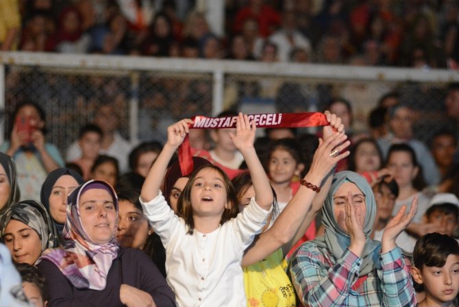 Mustafa Ceceli Nikah Öncesi Coşturdu