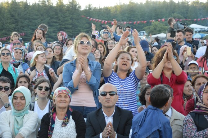 Rafet El Roman Bin 400 Rakımda Hayranlarını Coşturdu