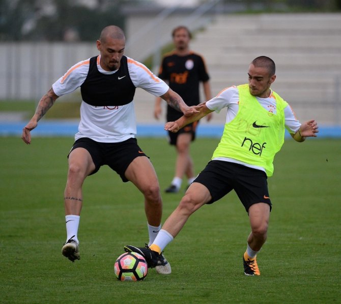 Eren Derdiyok Ve Younes Belhanda Yoktu