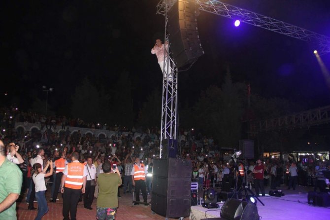 Ünlü Sanatçıdan İlginç 15 Temmuz Anması