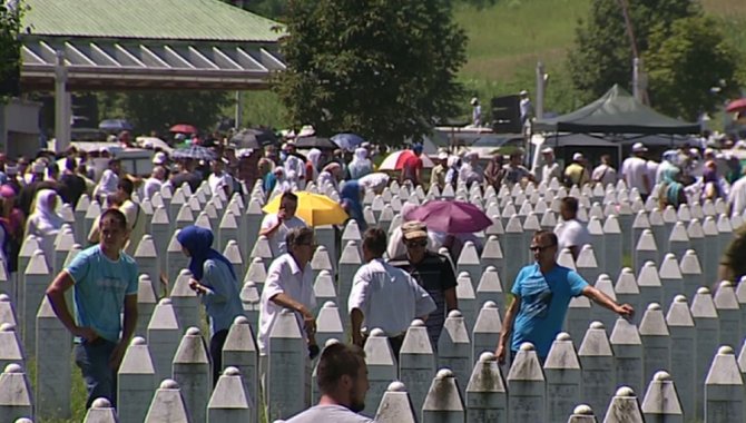 Srebrenitsa Katliamı Kurbanları Anıldı