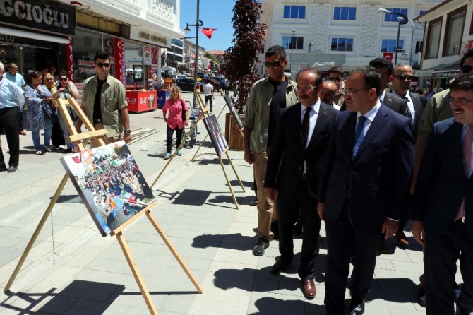 Türk Siyasetçilere Yasak Koyan Avrupa’yı Topa Tuttu