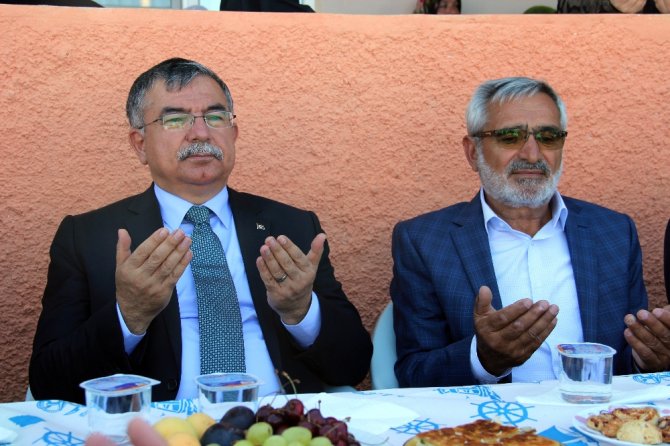 Bakan Yılmaz’dan Şehit Ailelerine Ziyaret