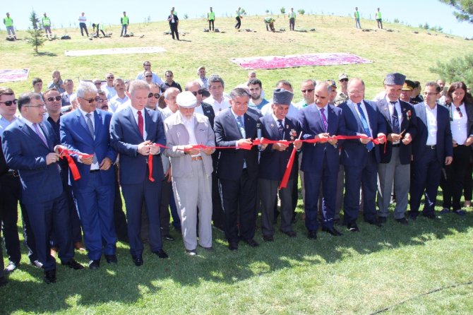 Bakan Yılmaz’dan Şehit Ailelerine Ziyaret