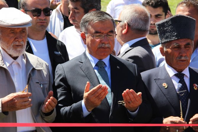 Bakan Yılmaz’dan Şehit Ailelerine Ziyaret
