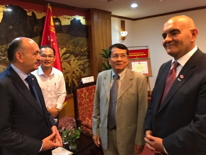 Bakan Müezzinoğlu Vietnam’da