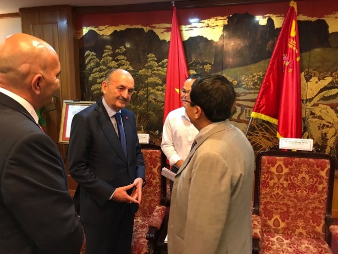 Bakan Müezzinoğlu Vietnam’da