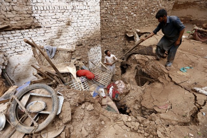 Pakistan’da Yağışın Bilançosu Ağır: En Az 16 Ölü