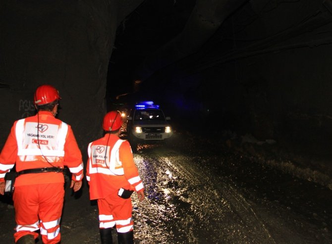 Rize’de Yerin 450 Metre Altında ‘Yaşama Yol Ver’ Tatbikatı Yapıldı