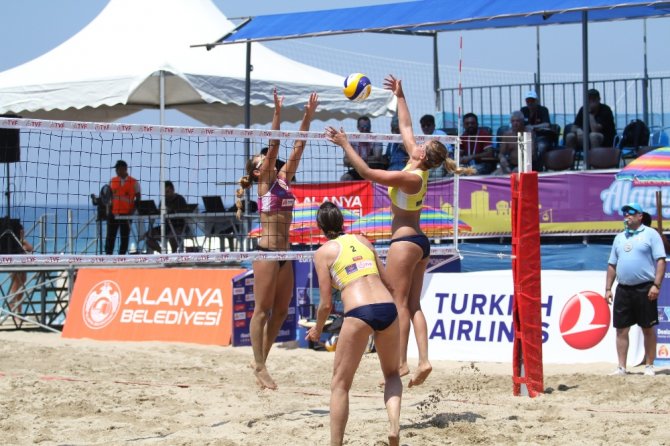 Kadınlar Plaj Voleybolu Avrupa Şampiyonası’nda 2. Gün