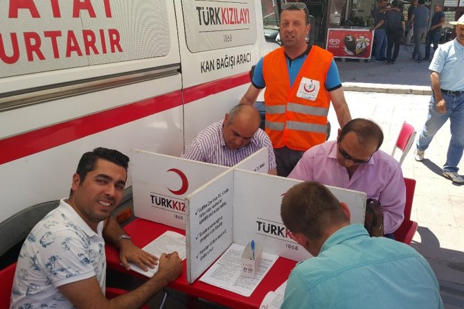 Gümüşhane’de Sağlık Kurumlarından 15 Temmuz İçin Kan Bağışı Kampanyası