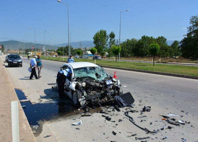 Otomobille Beton Mikseri Çarpıştı: 5 Yaralı