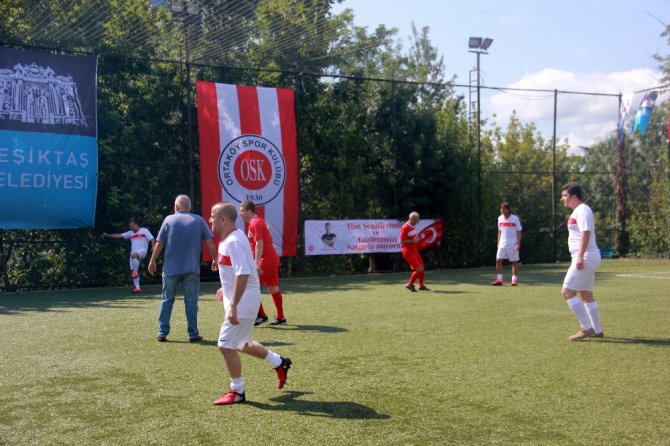 Efsane Futbolcular 15 Temmuz Şehitleri İçin Sahaya Çıktı