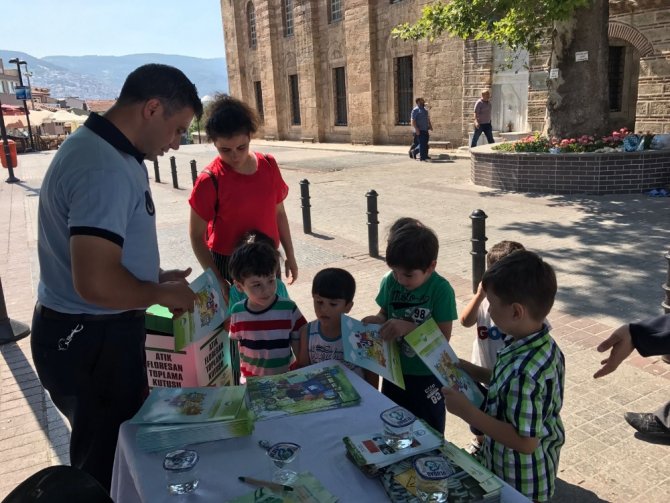 Halk Geri Dönüşüm Konusunda Bilgilendiriliyor