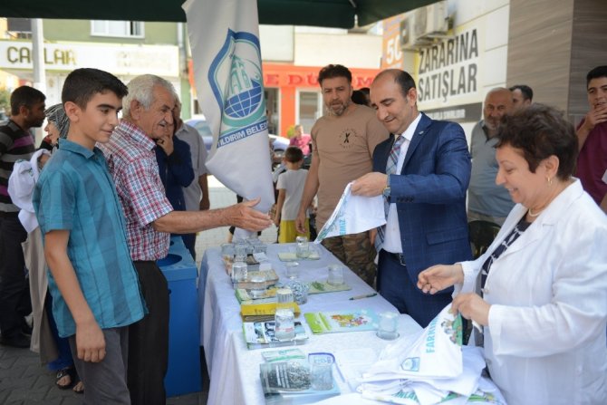 Halk Geri Dönüşüm Konusunda Bilgilendiriliyor