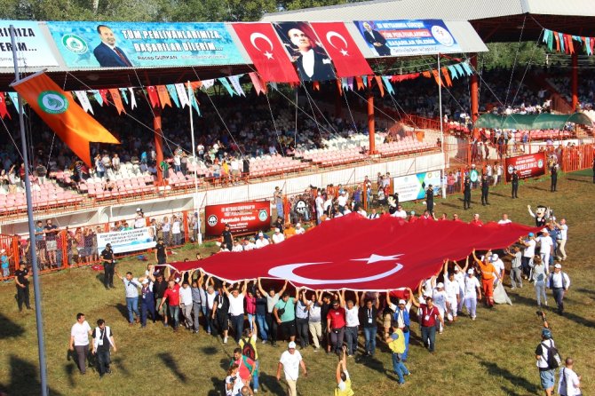 Kırkpınar’da Dev Türk Bayrağı Şehitler İçin Açıldı
