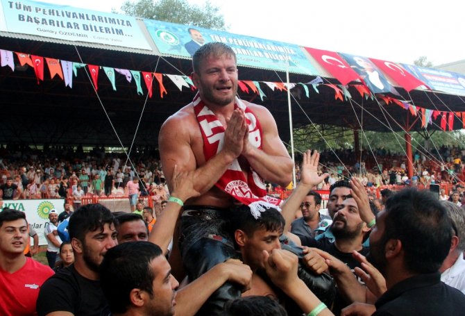 İsmail Balaban Altın Kemeri Taktı