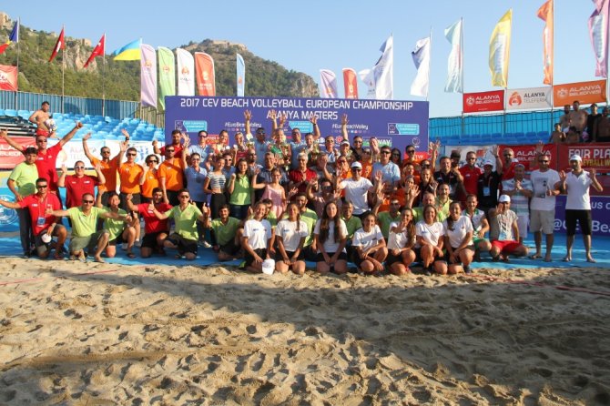 Bayanlar Plaj Voleybolunda Şampiyon Finlandiya