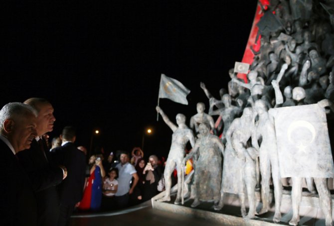 Şehitler Abidesi’nde Buluştular