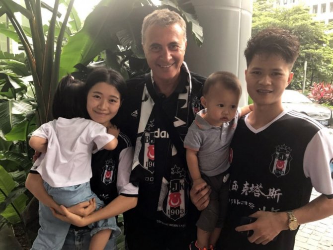 Fikret Orman’ı Guangzhou’da Taraftarlar Karşıladı