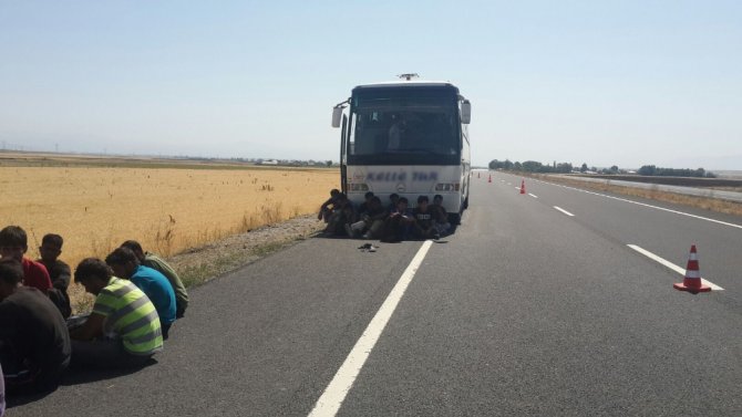 40 Kişilik Otobüste 150 Kaçak: Bagajdan Bile Çıktılar