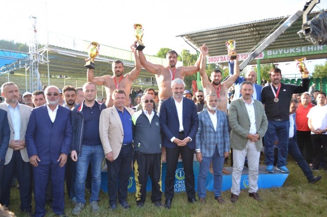 Aybastı Perşembe Yaylası Başpehlivanı Recep Kara
