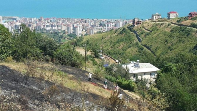 Akçaabat’ta Örtü Yangını