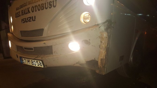 Halk Otobüsü Otomobille Çarpıştı: 2 Yaralı