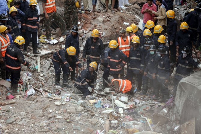 Hindistan’da Apartman Çöktü: 17 Ölü