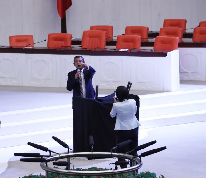 Chp’li Vekillerin İç Tüzük Eylemi Devam Ediyor