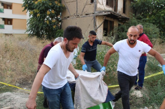 Boş Evden Gelen Kötü Koku Acı Haber Getirdi