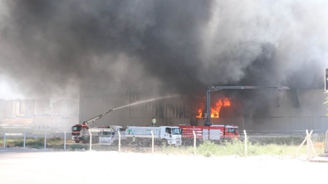 Gaziantep’teki Fabrika Yangını Söndürülemiyor