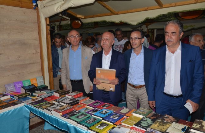 Deniz Kum Güneş Eşliğinde Kitap Festivali