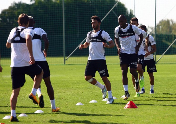 Beşiktaş, Çalışmalarını Sürdürüyor