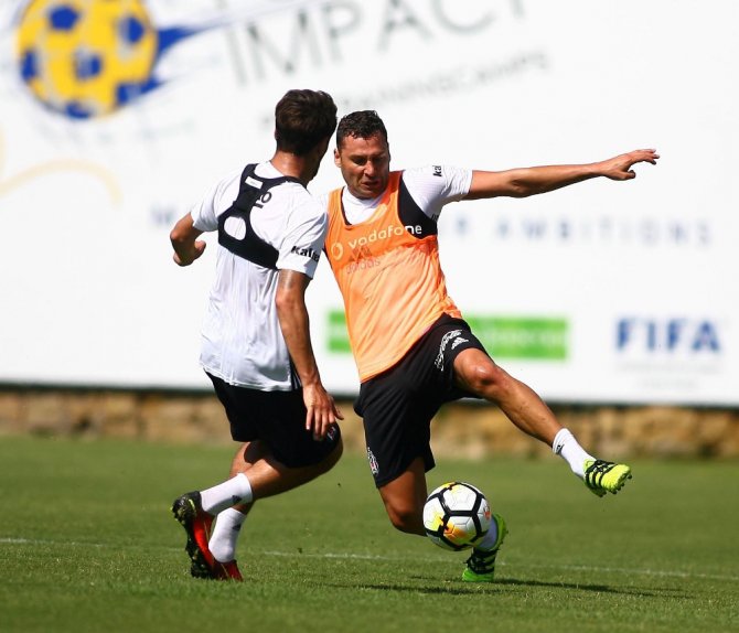 Beşiktaş, Çalışmalarını Sürdürüyor