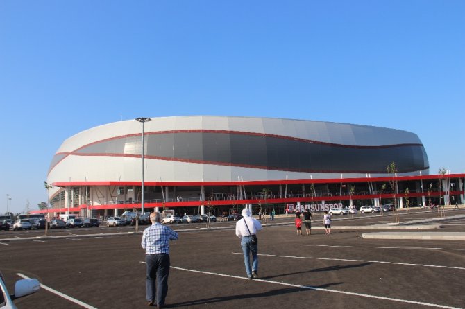Bir Stadın Daha Açılışı Yapıldı