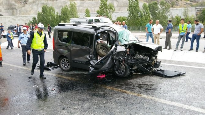 Gümüşhane’de Trafik Kazası: 1 Ölü, 4 Yaralı