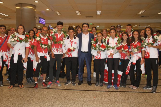 Milliler 19 Madalyayla Yurda Döndü