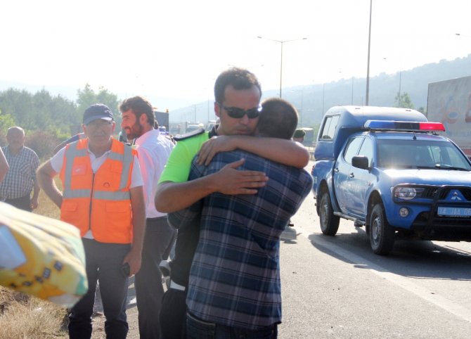 Dedesi İçin Ağlayan Askere Polisten Teselli