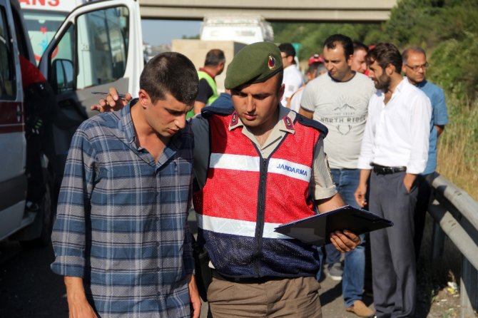 Dedesi İçin Ağlayan Askere Polisten Teselli