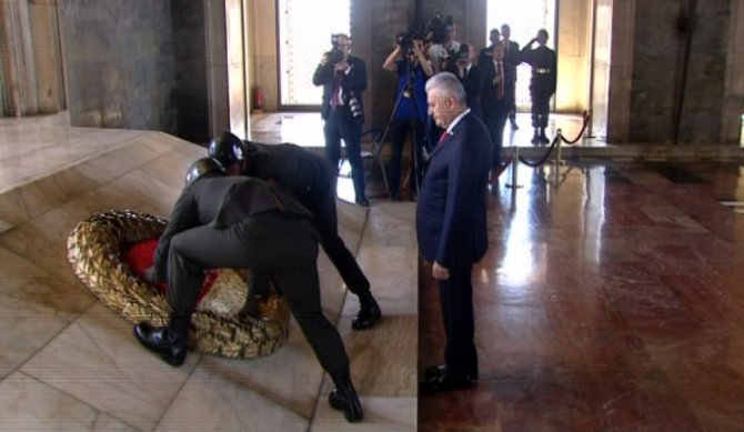 Yıldırım, Yaş Üyeleri İle Anıtkabir’i Ziyaret Etti