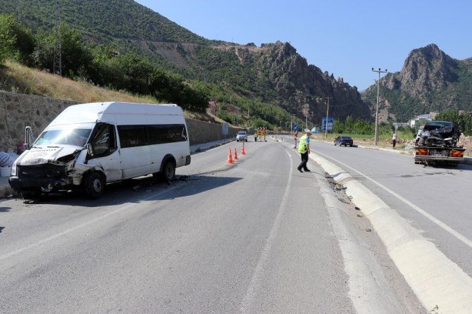 Fındık İşçilerini Taşıyan Minibüs Kaza Yaptı: 26 Yaralı