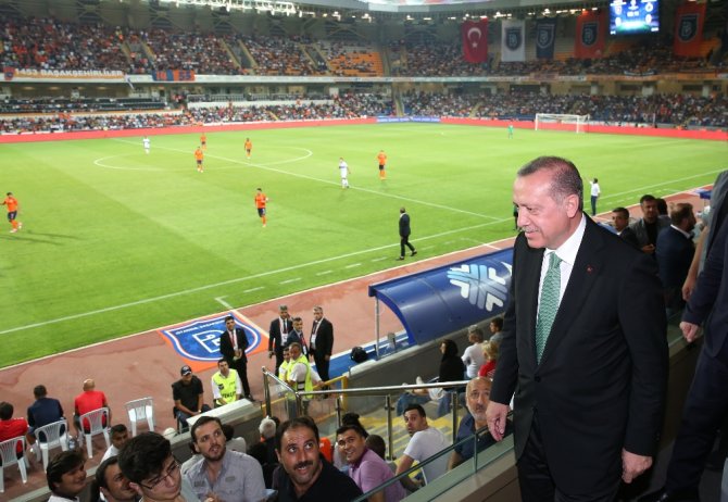 Cumhurbaşkanı Erdoğan Maçı Tribünden Takip Etti