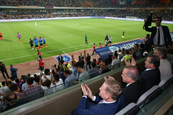 Cumhurbaşkanı Erdoğan Maçı Tribünden Takip Etti