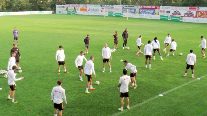 Galatasaray Avusturya Kampını Sürdürüyor